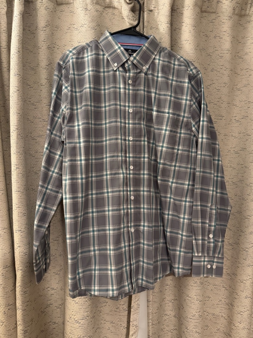 Men's Gray Plaid Button-Down Shirt - Classic Casual New without tags!